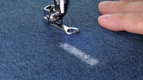 Singer 8280 Tutorial: How to use a zipper foot 
